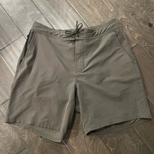 Men’s Ten Thousand Foundation short